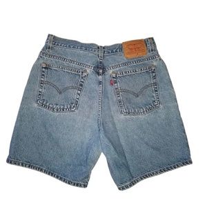 Levi's Vintage 90s High Rise Medium Wash Mom Jean Shorts Womens Size 12 Regular